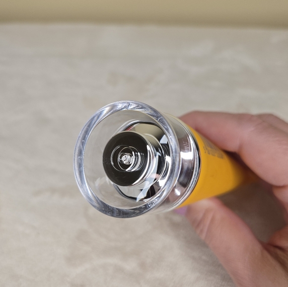 Rodial Vit C Papaya Enzyme Scrub Brighten and Renew - Picture 4 of 5